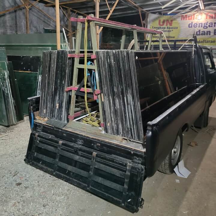 Kaca Laminate Bekas
