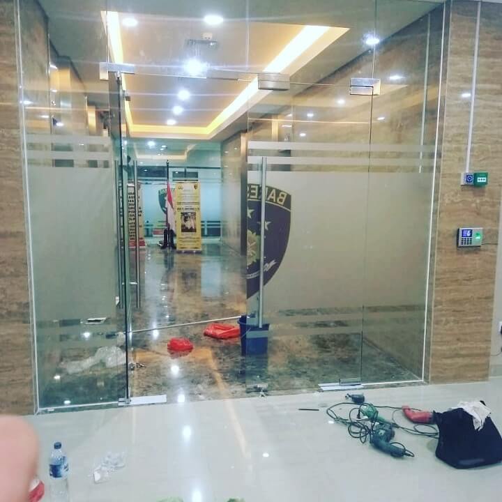 Pintu Kaca Tempered