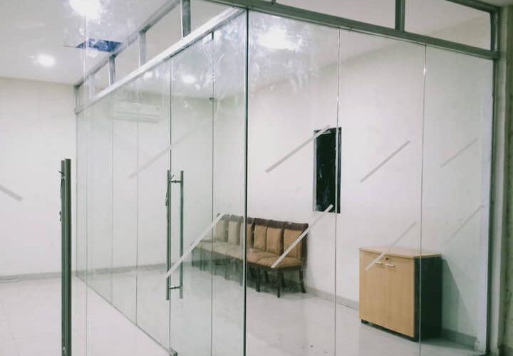 Partisi Kaca Tempered Bekas